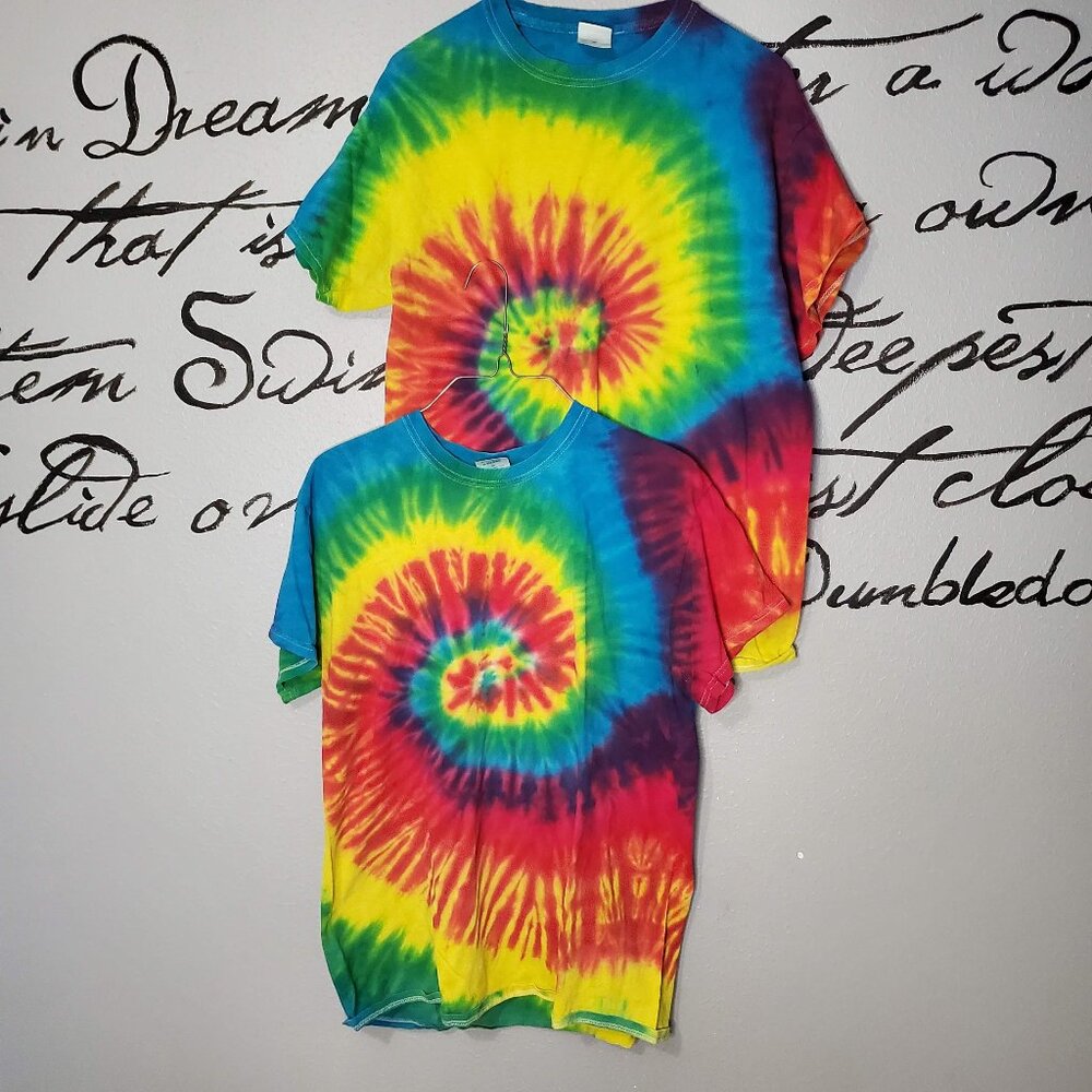 Tie Dye Multicolored Rainbow Spiral Tshirt Bundle, M